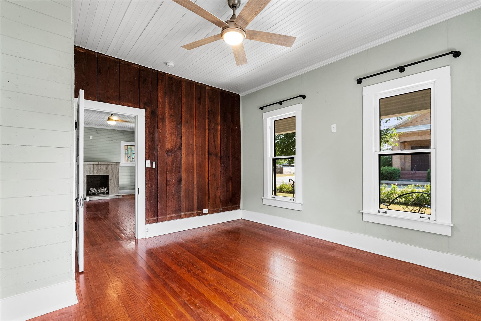 108 N Avenue B, Elgin, TX 78621