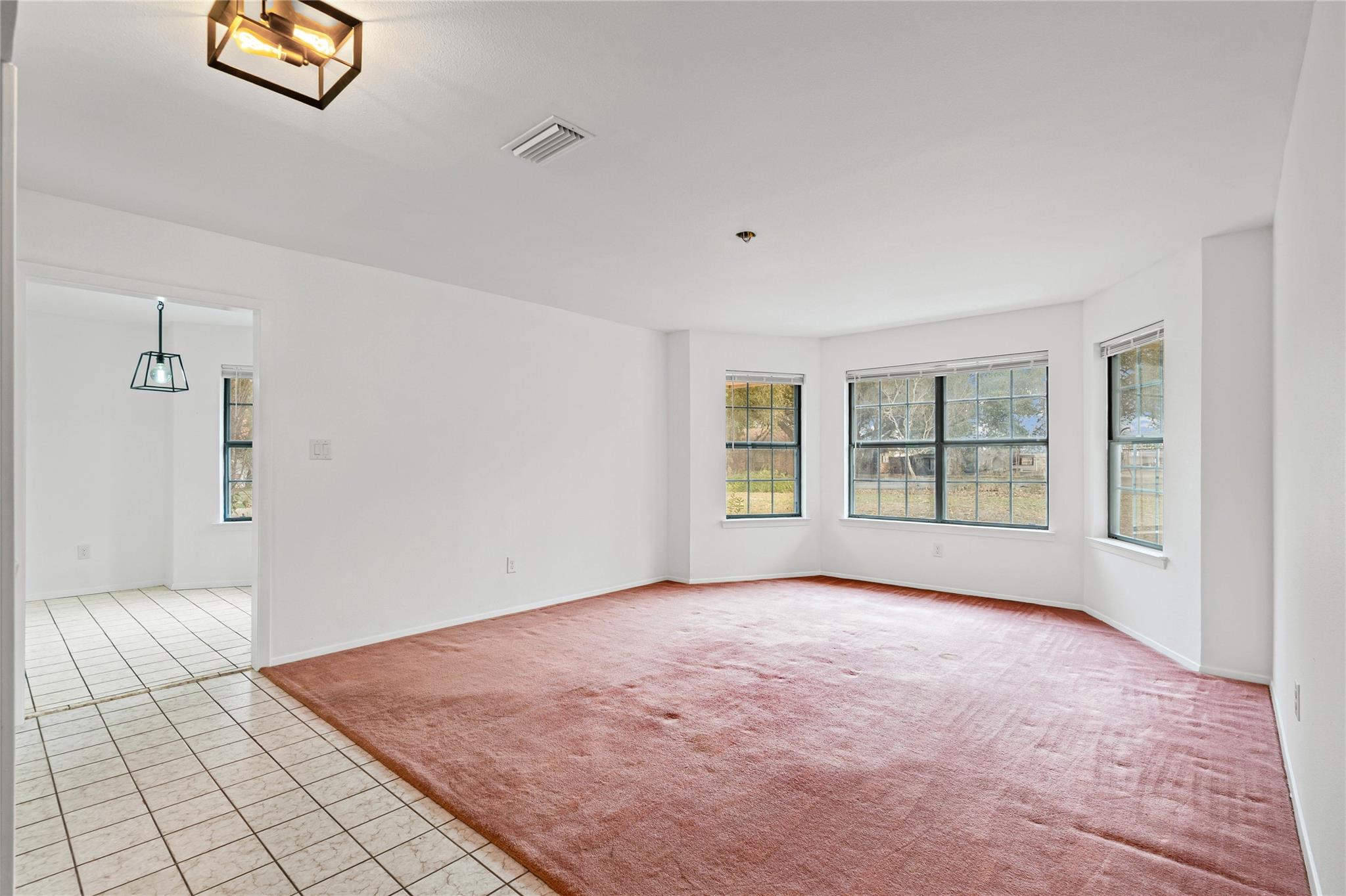 304 Live Oak Dr, Mountain City, TX 78610