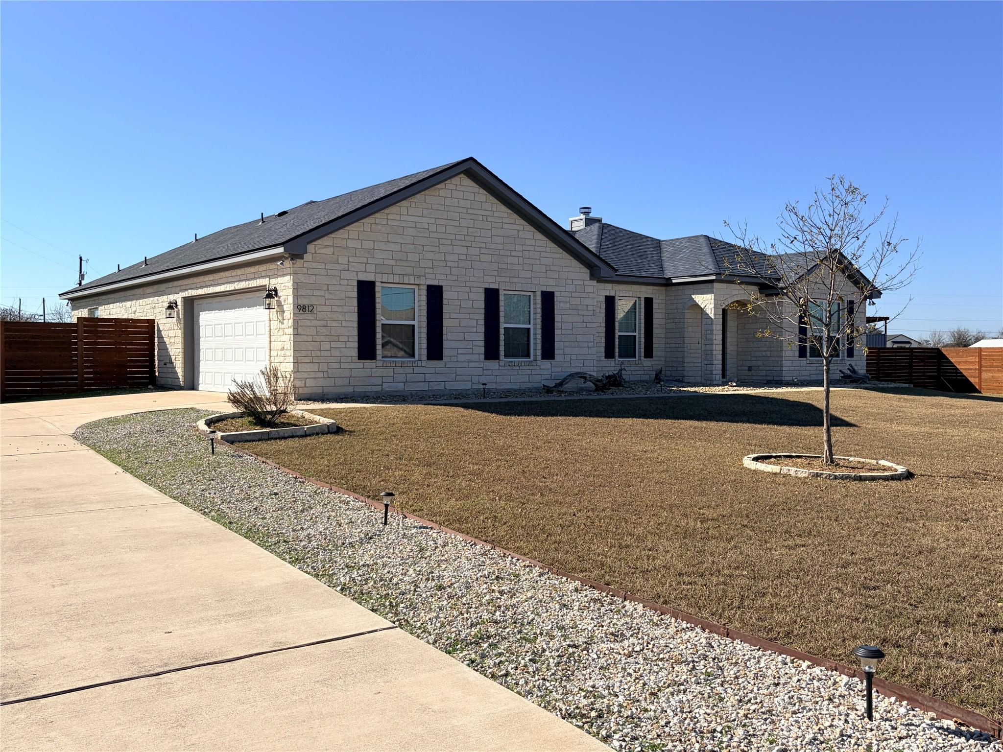 9812 Southshore Dr, Salado, TX 76571