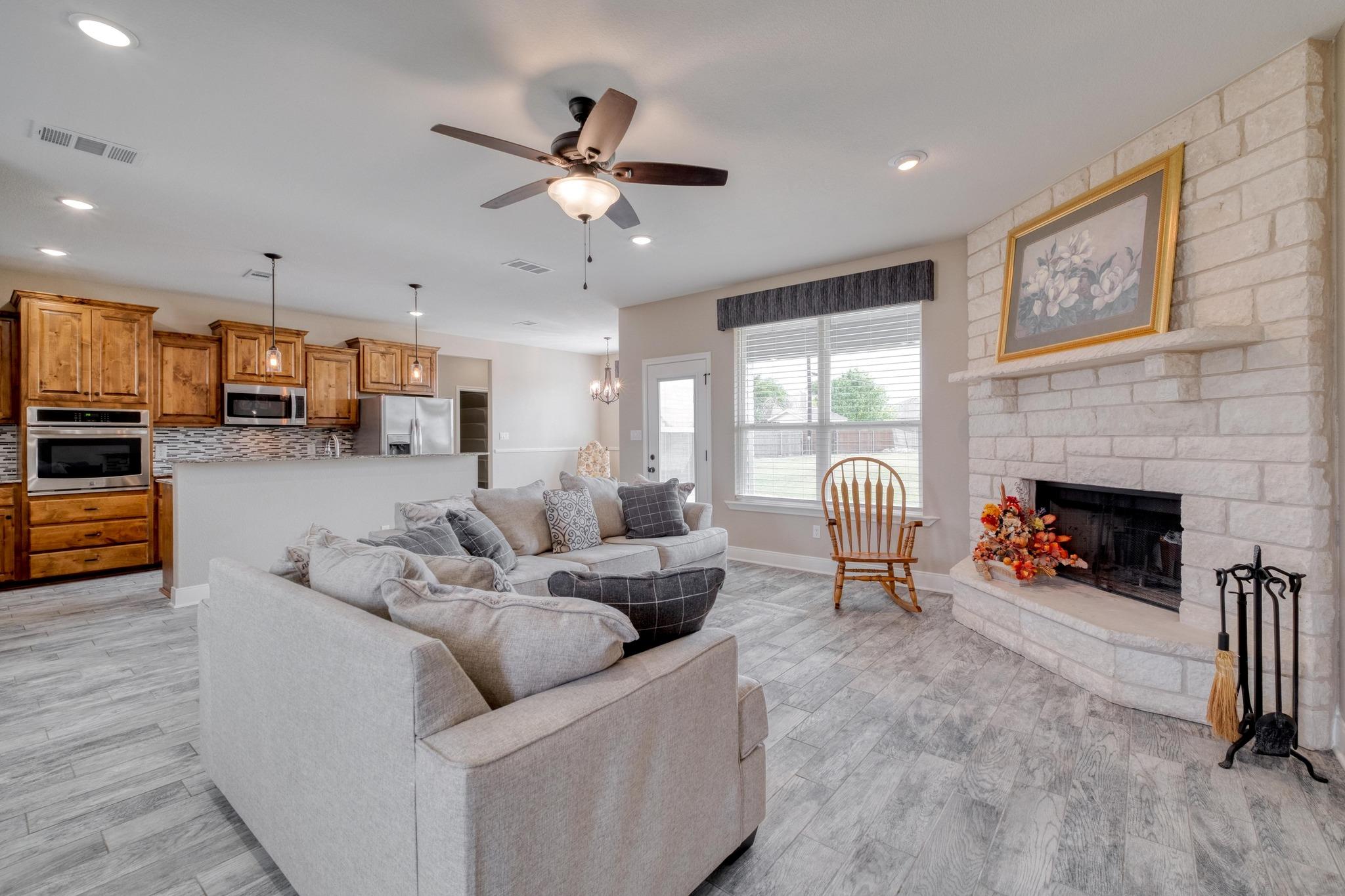 9812 Southshore Dr, Salado, TX 76571