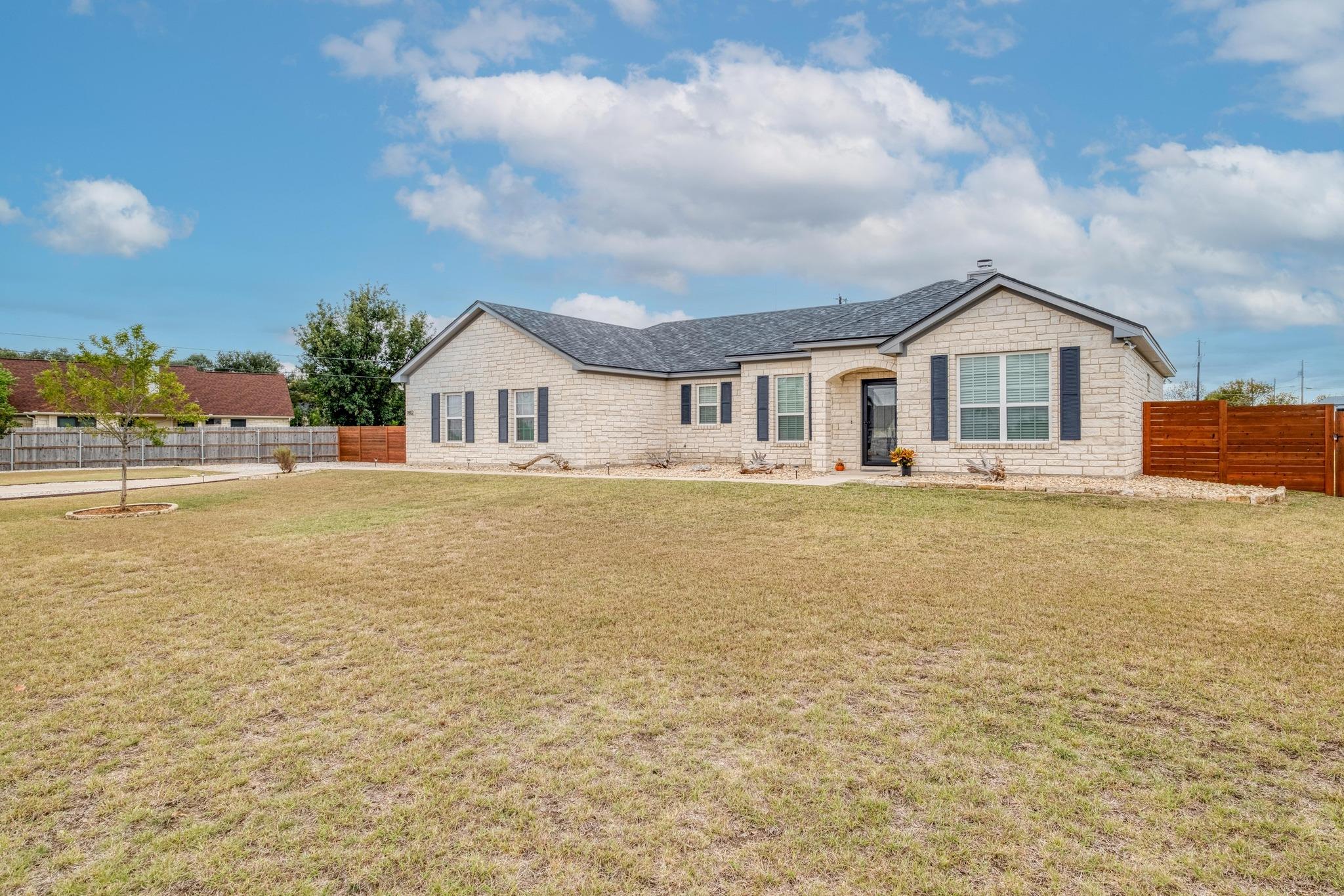 9812 Southshore Dr, Salado, TX 76571