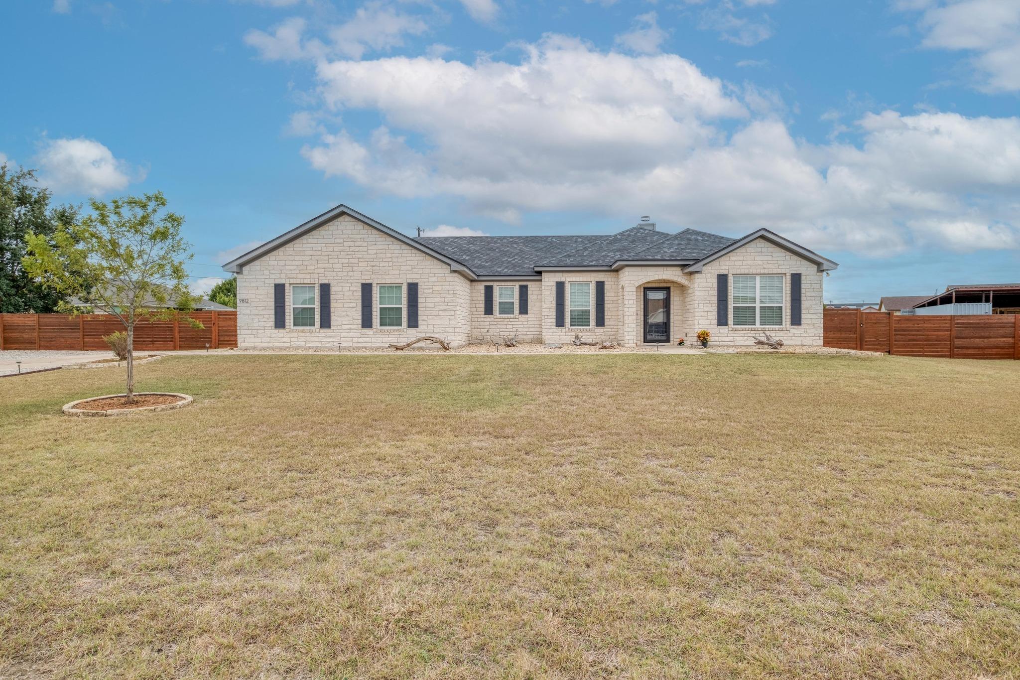 9812 Southshore Dr, Salado, TX 76571