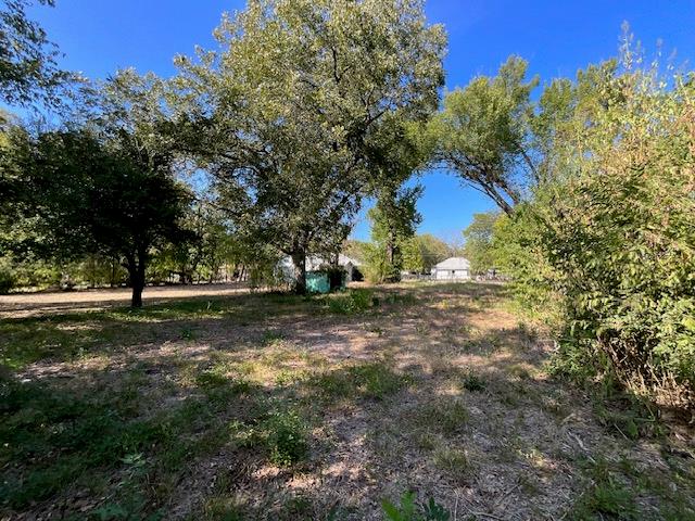 1005 W 8th St, Cameron, TX 76520