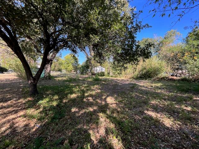 1005 W 8th St, Cameron, TX 76520