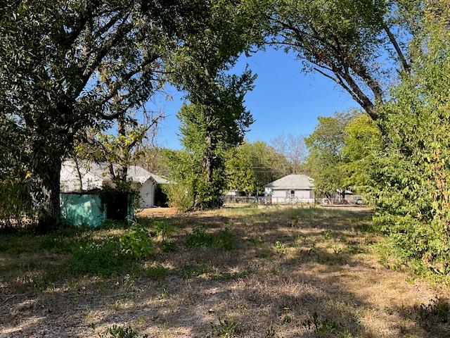 1005 W 8th St, Cameron, TX 76520