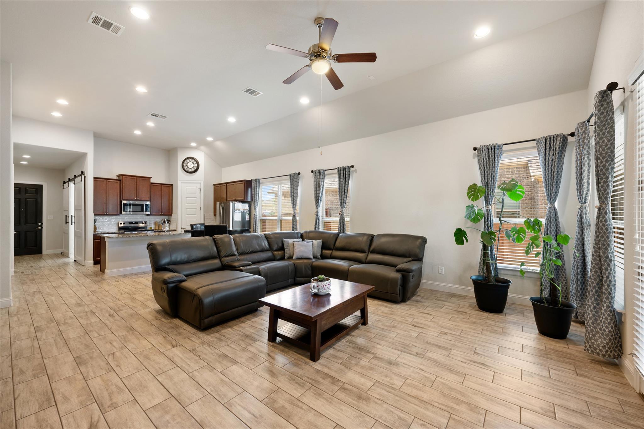 216 Oxbow Cv, Georgetown, TX 78628