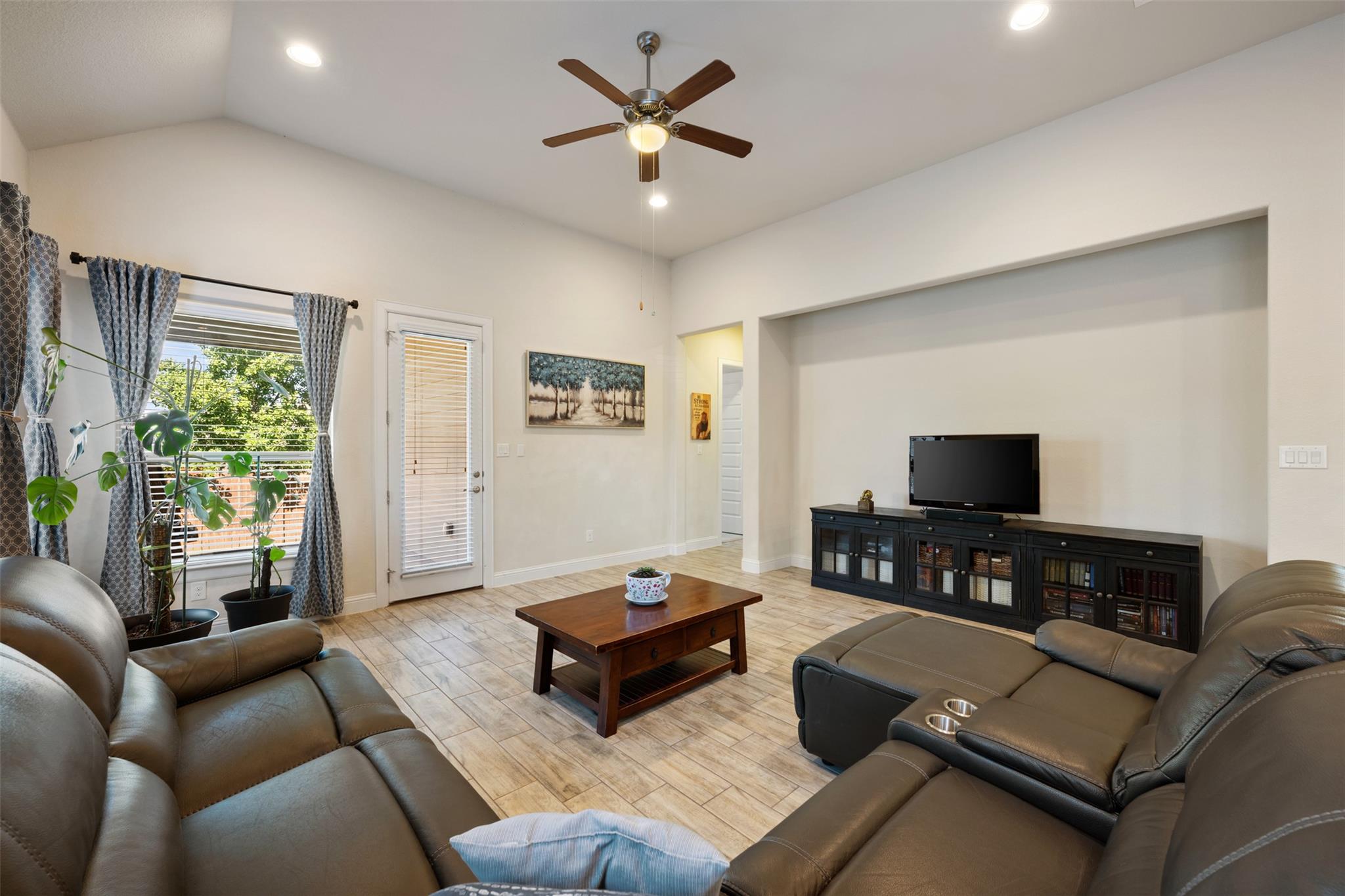 216 Oxbow Cv, Georgetown, TX 78628