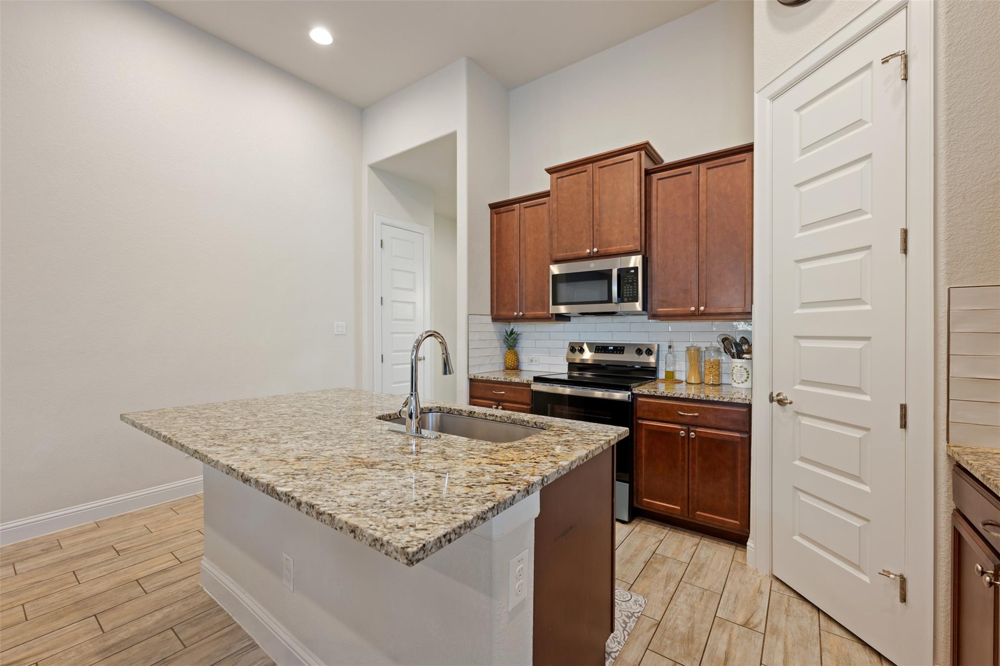 216 Oxbow Cv, Georgetown, TX 78628