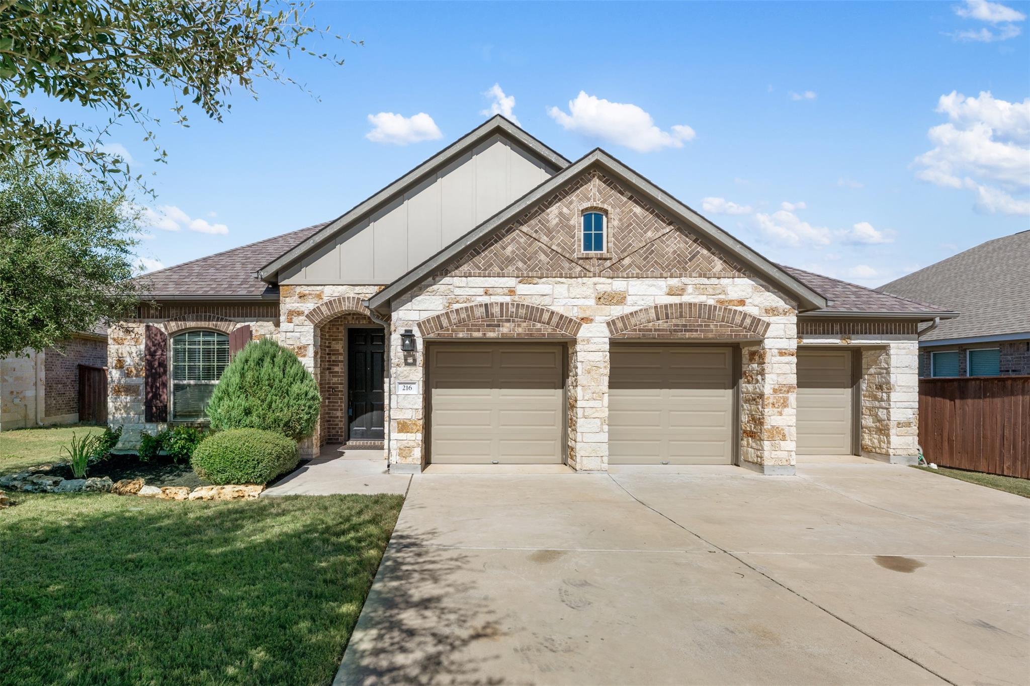216 Oxbow Cv, Georgetown, TX 78628