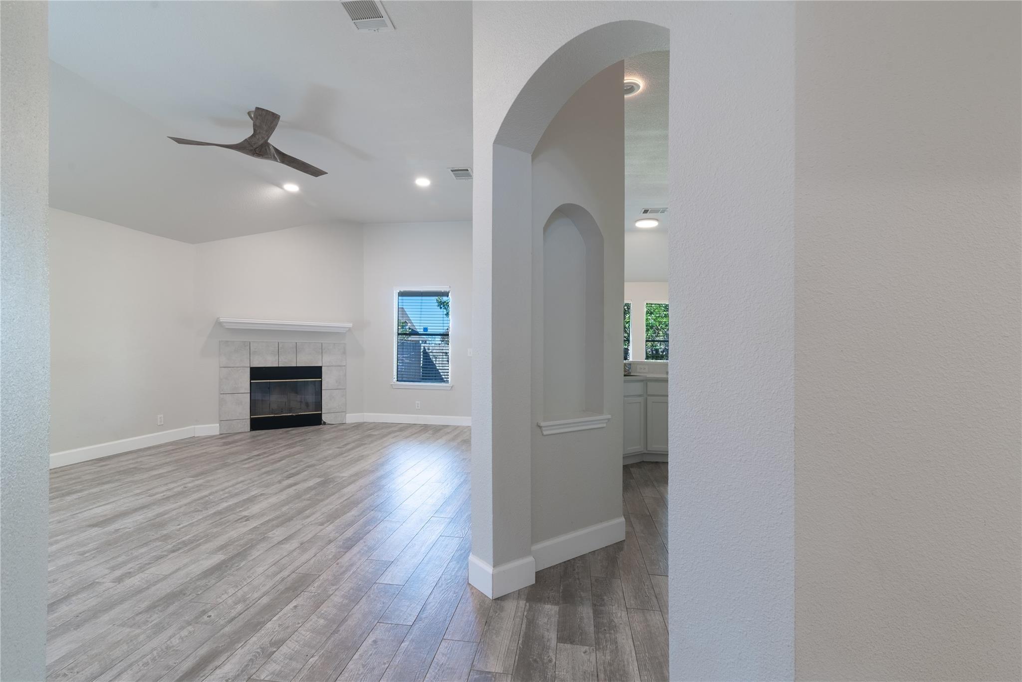 216 Brickyard Ln, Jarrell, TX 76537