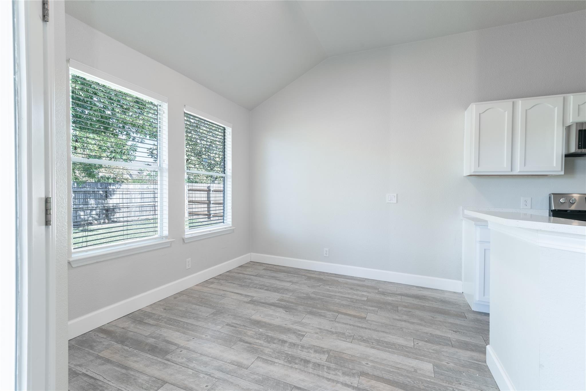 216 Brickyard Ln, Jarrell, TX 76537