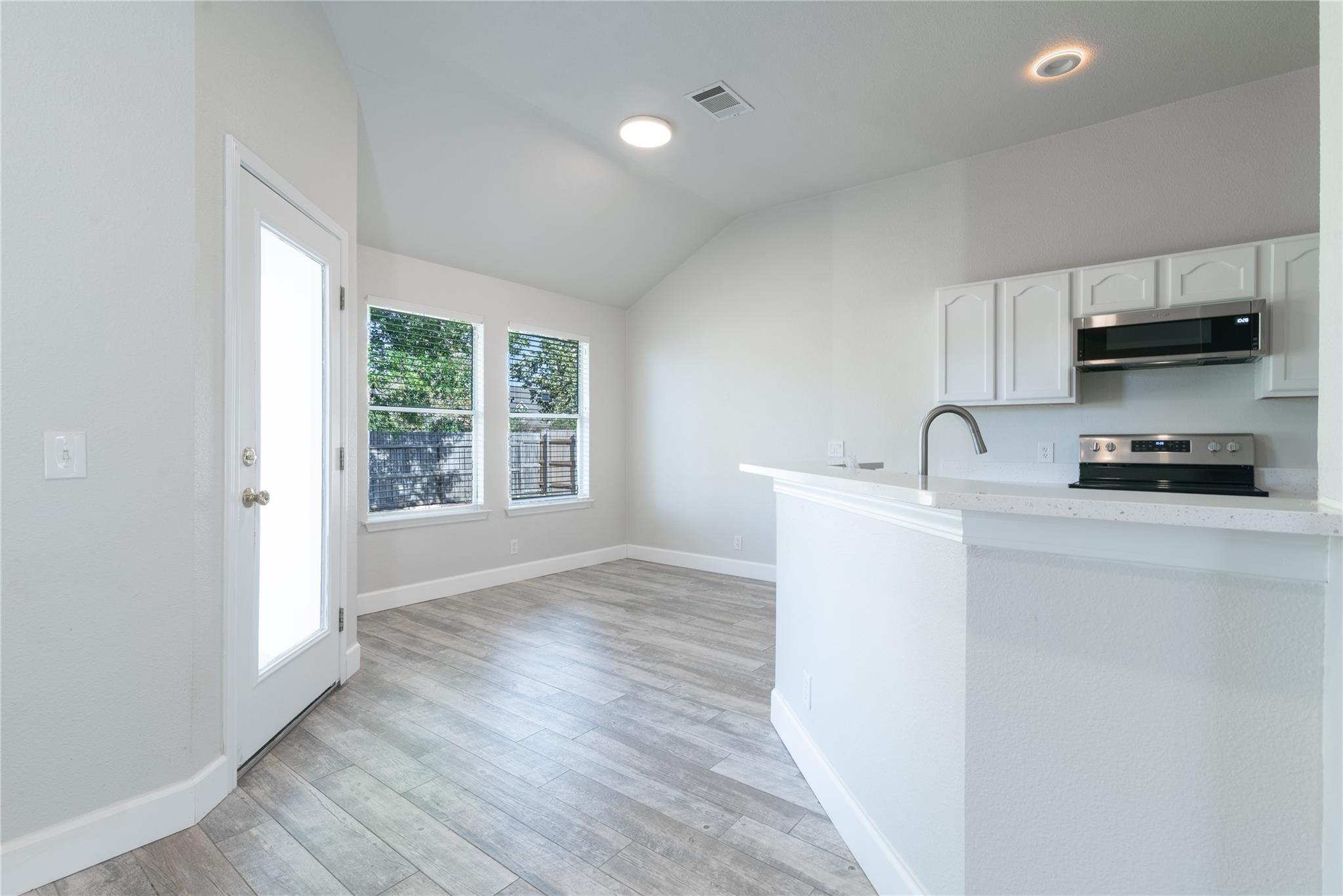 216 Brickyard Ln, Jarrell, TX 76537