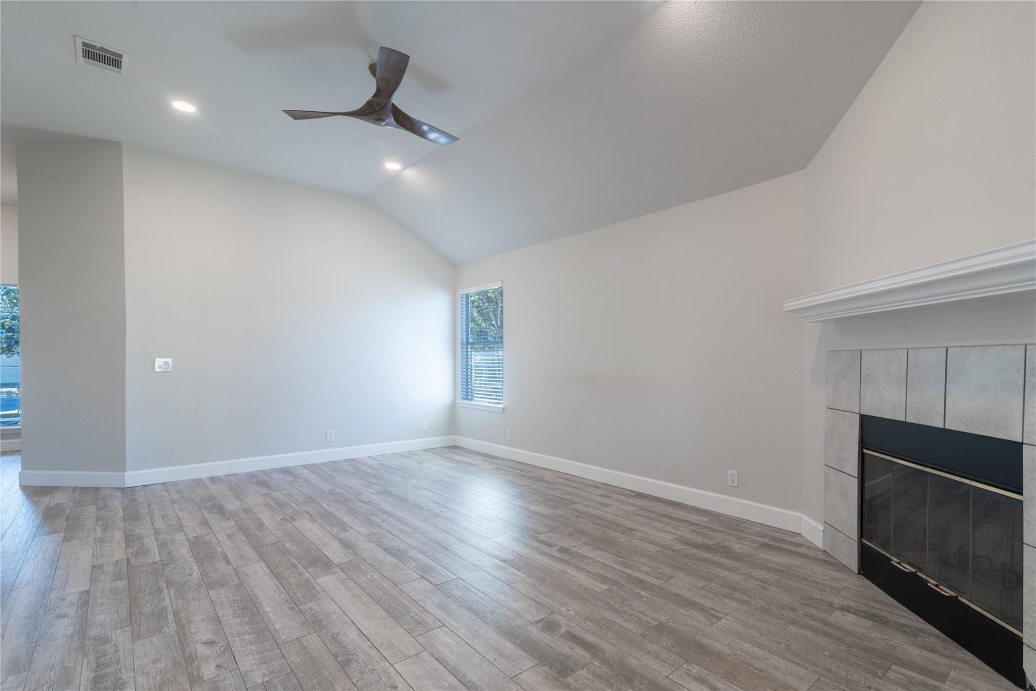 216 Brickyard Ln, Jarrell, TX 76537