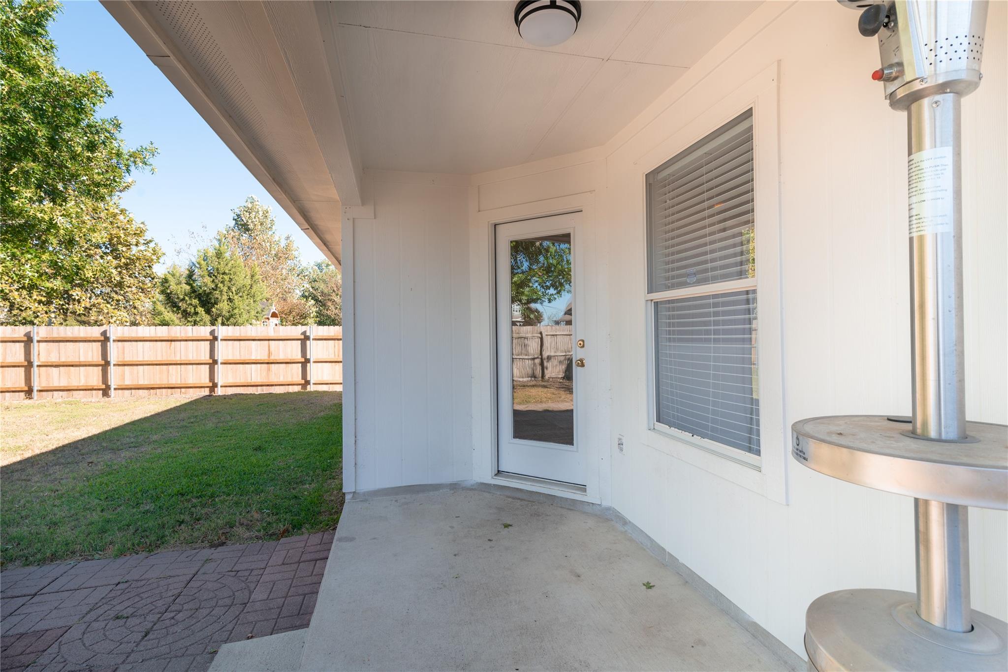 216 Brickyard Ln, Jarrell, TX 76537