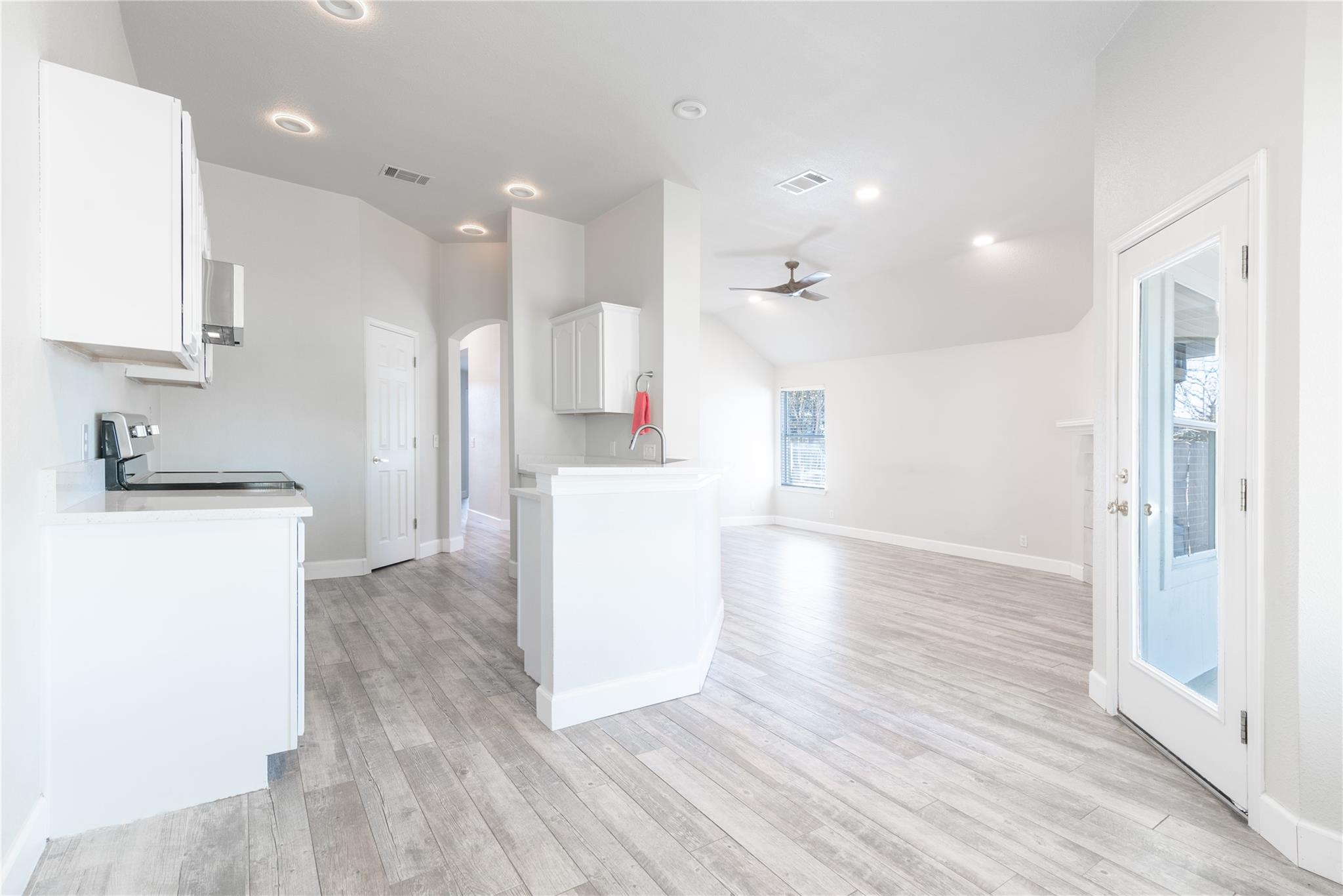 216 Brickyard Ln, Jarrell, TX 76537