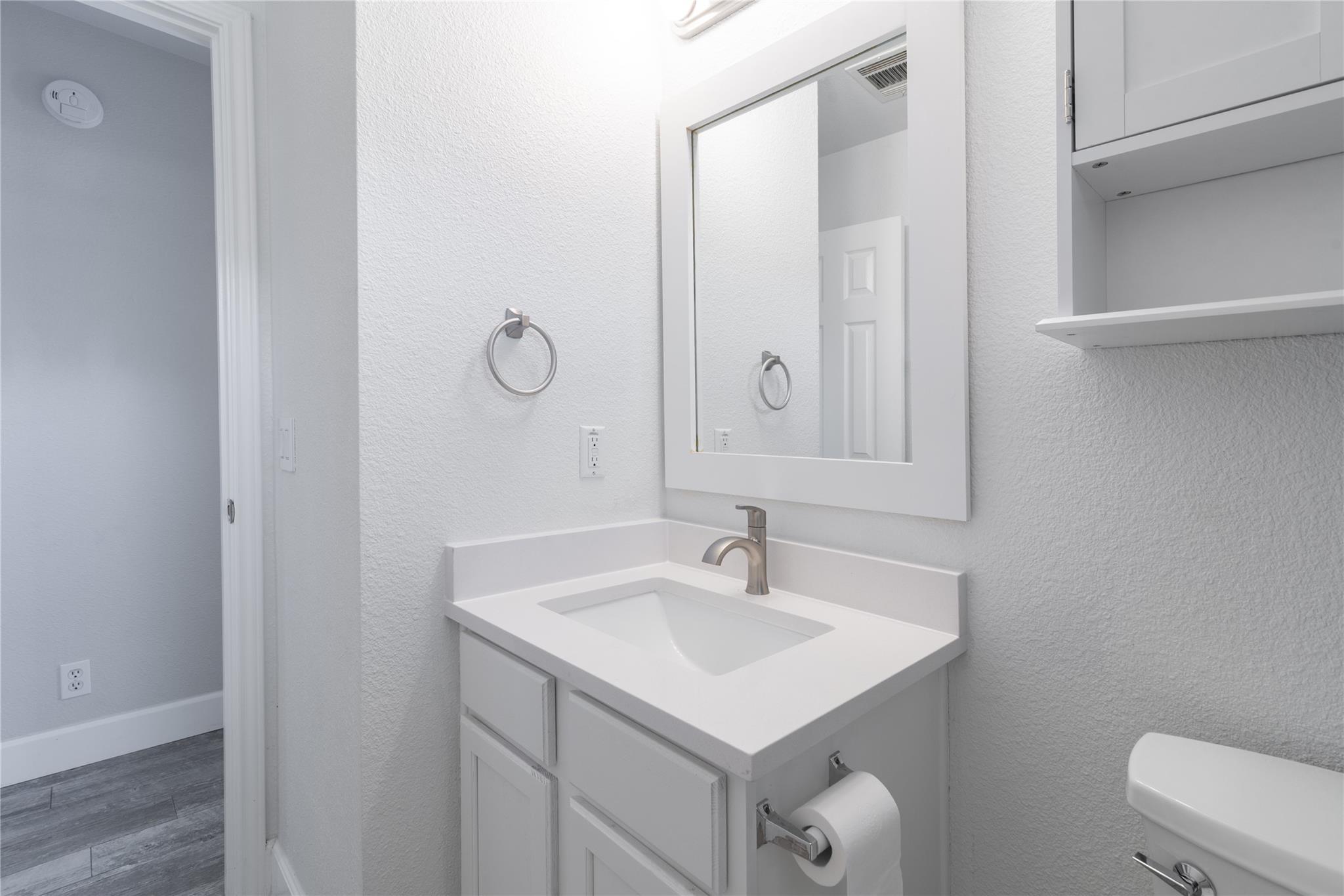 216 Brickyard Ln, Jarrell, TX 76537