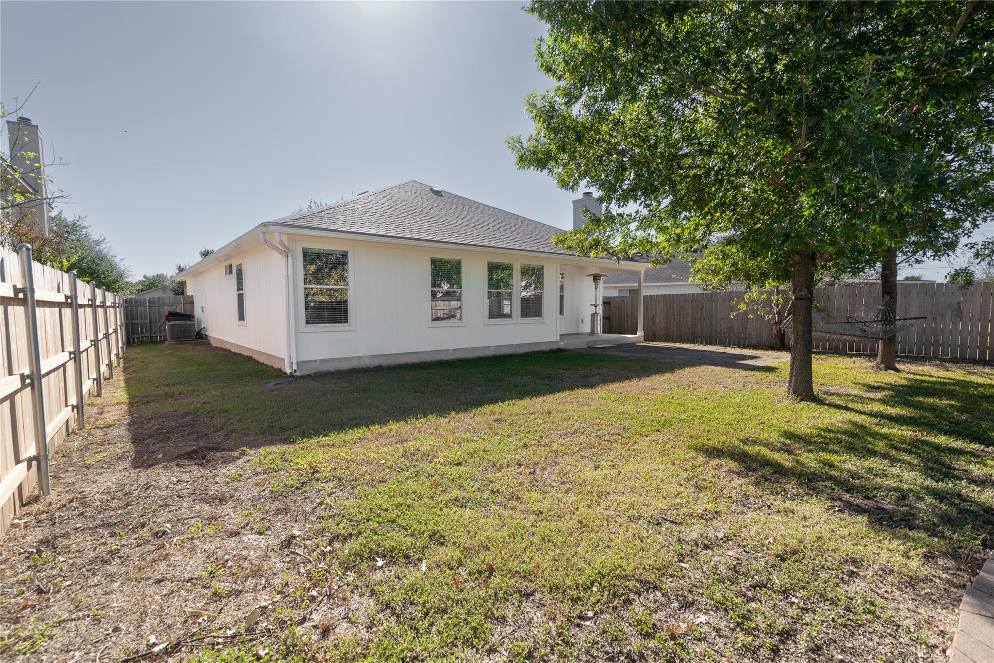 216 Brickyard Ln, Jarrell, TX 76537