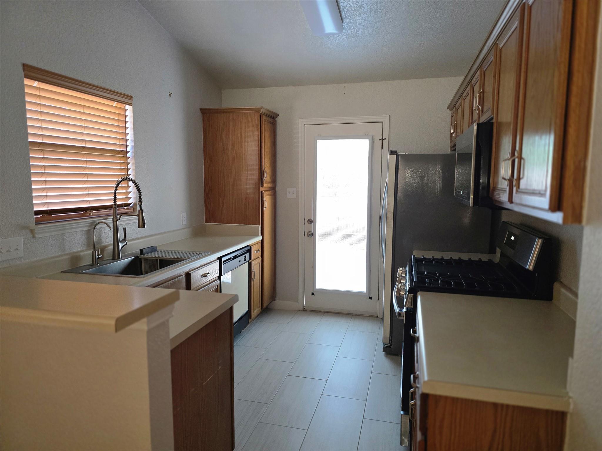 137 Prairie Springs Cv, Georgetown, TX 78626