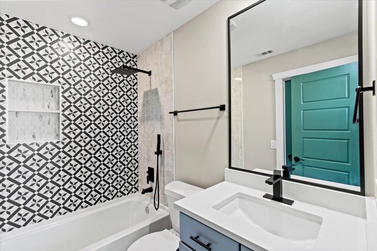 17503 Panorama Dr, Dripping Springs, TX 78620