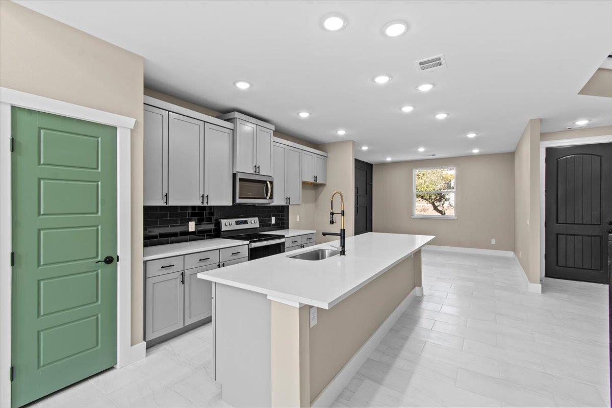 17503 Panorama Dr, Dripping Springs, TX 78620