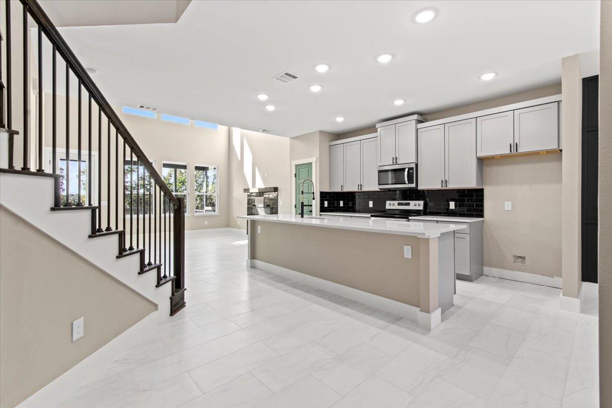 17503 Panorama Dr, Dripping Springs, TX 78620