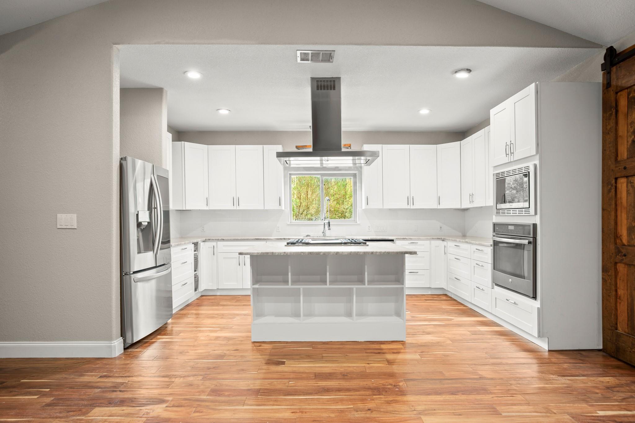 10204 Oak Grove Cir, Austin, TX 78736