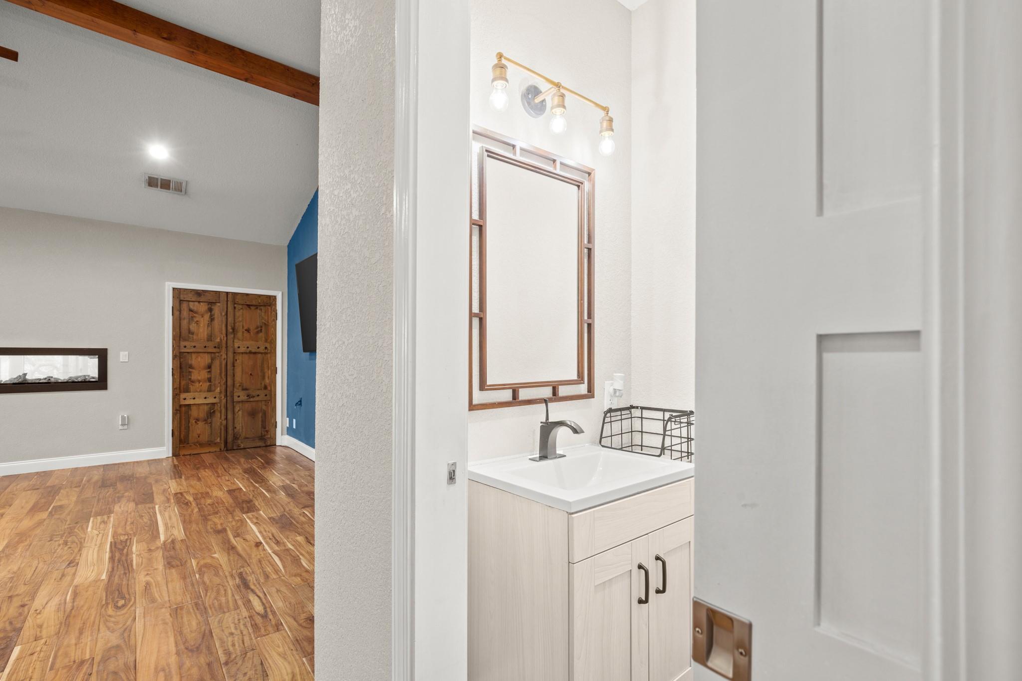 10204 Oak Grove Cir, Austin, TX 78736