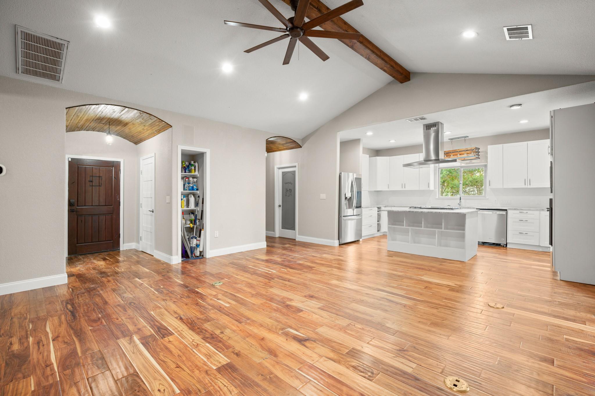 10204 Oak Grove Cir, Austin, TX 78736