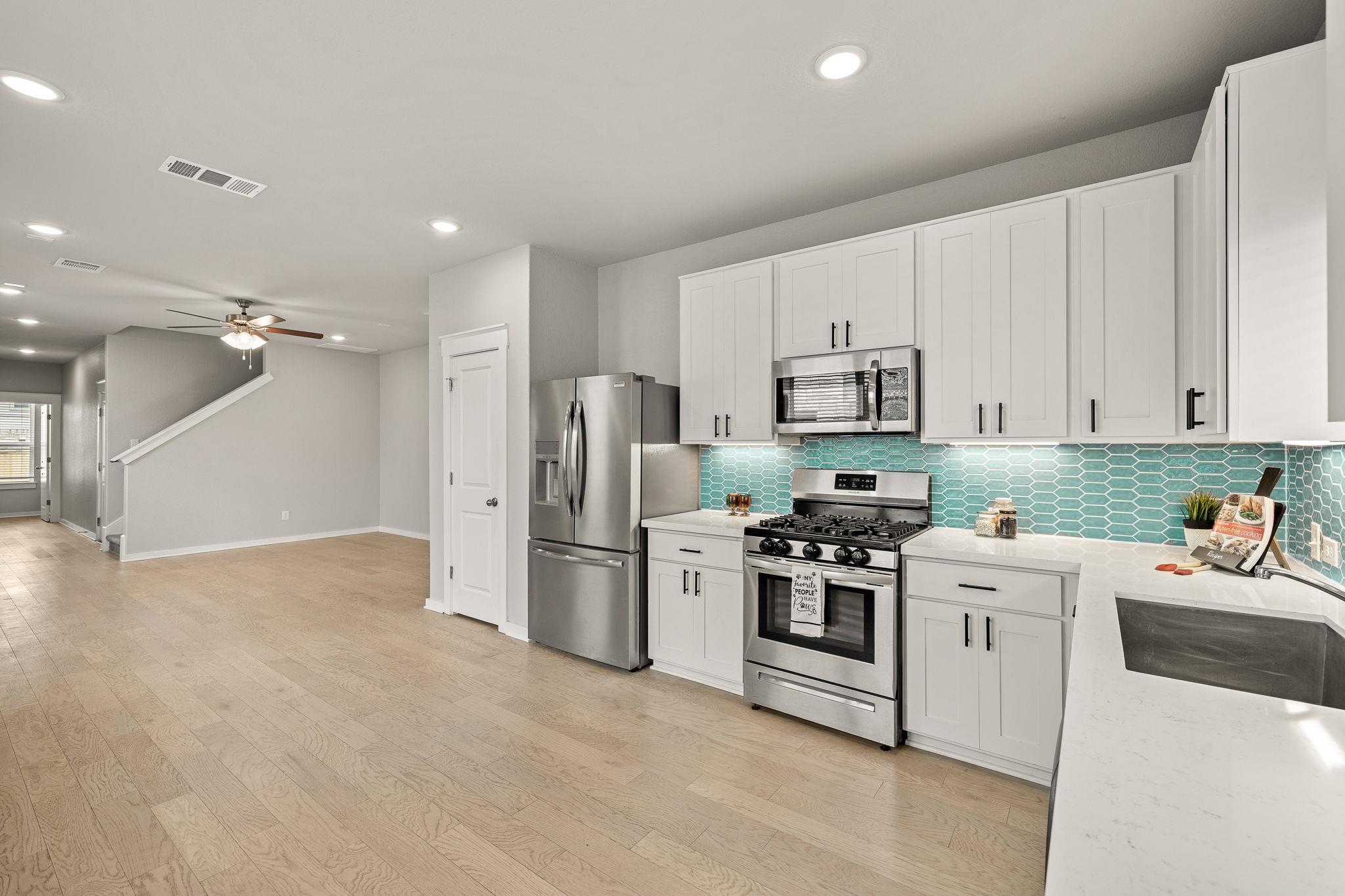 2233 Calvert Dr, Leander, TX 78641