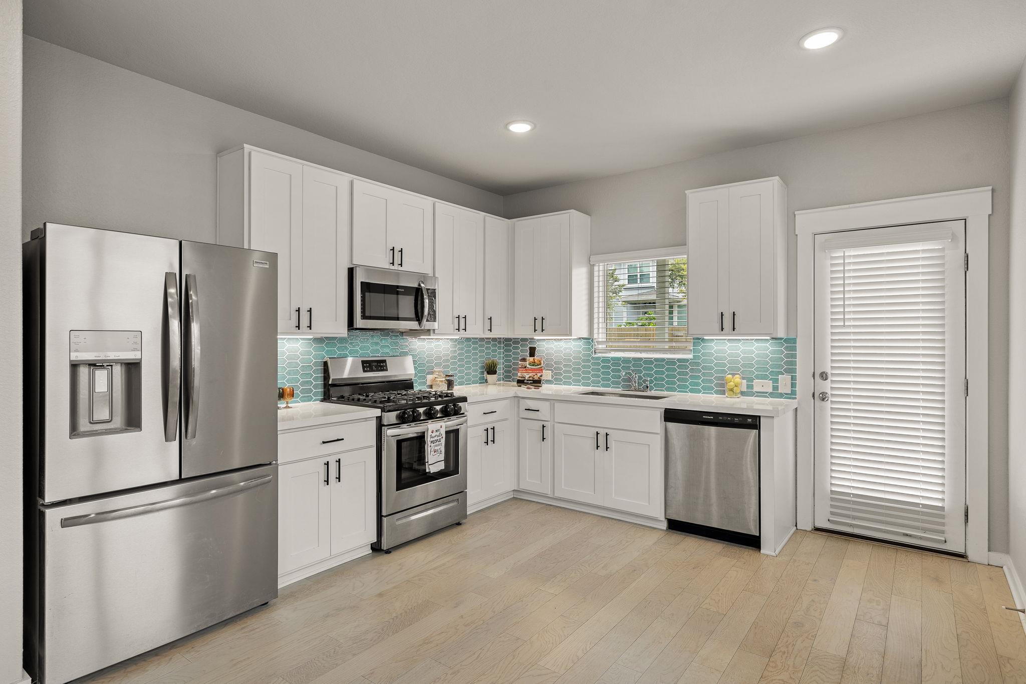 2233 Calvert Dr, Leander, TX 78641