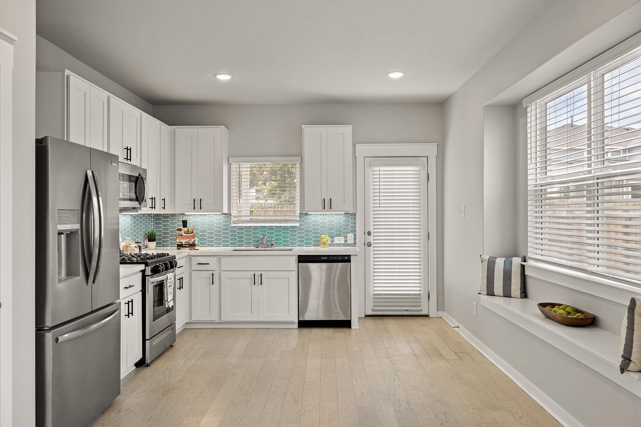 2233 Calvert Dr, Leander, TX 78641