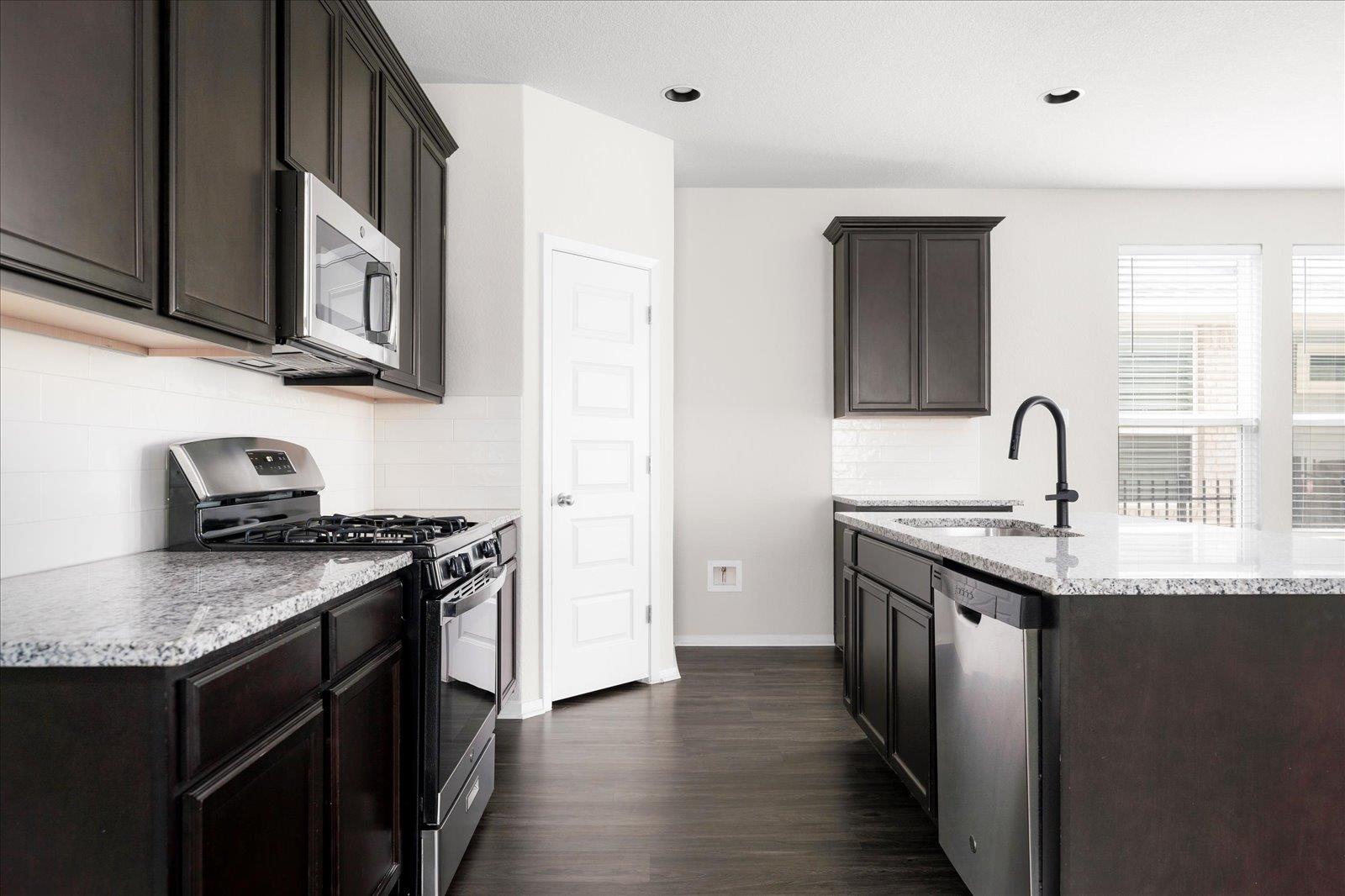 2800 Joe DiMaggio Blvd # 100, Round Rock, TX 78665