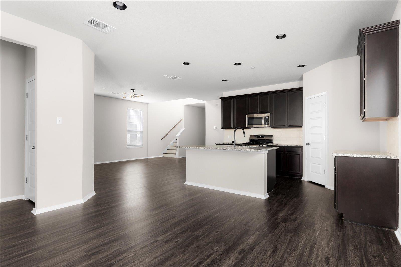 2800 Joe DiMaggio Blvd # 100, Round Rock, TX 78665