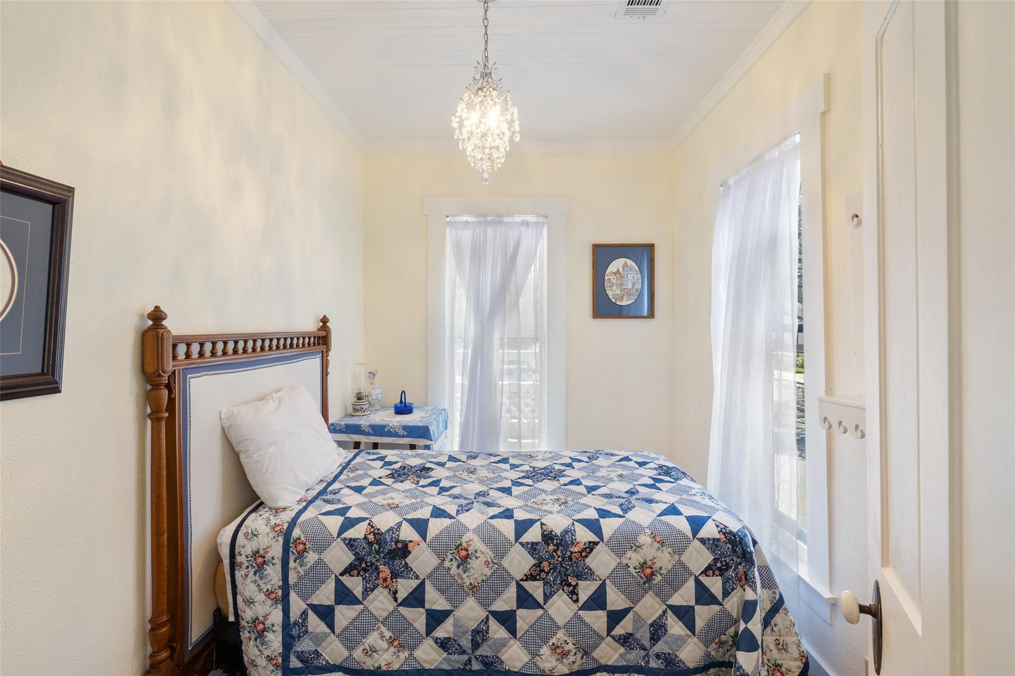 201 N Nugent Ave, Johnson City, TX 78636