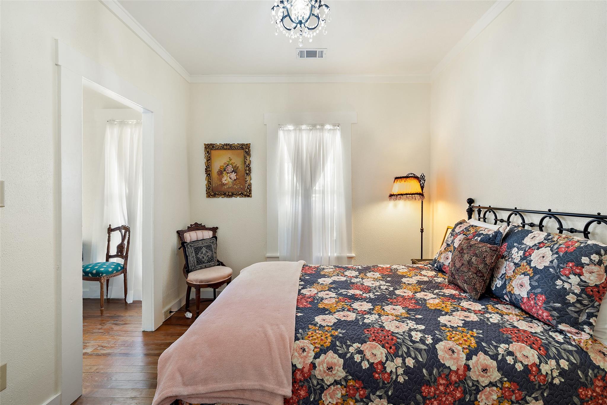 201 N Nugent Ave, Johnson City, TX 78636