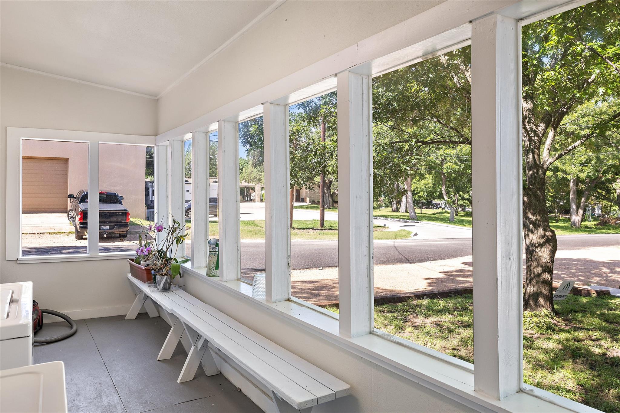 201 N Nugent Ave, Johnson City, TX 78636