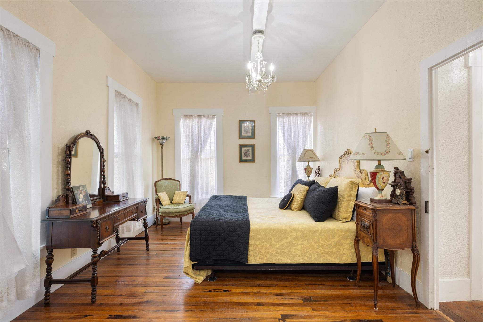 201 N Nugent Ave, Johnson City, TX 78636