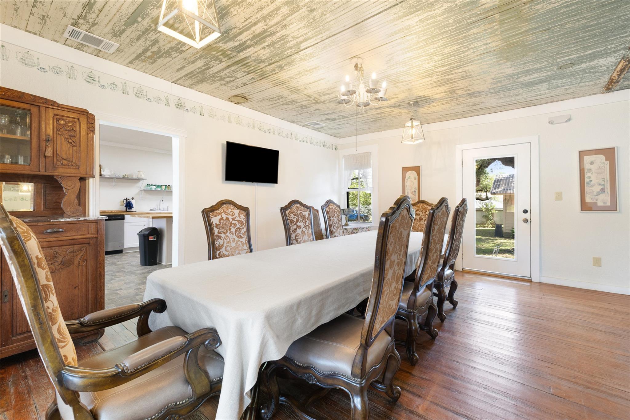 201 N Nugent Ave, Johnson City, TX 78636