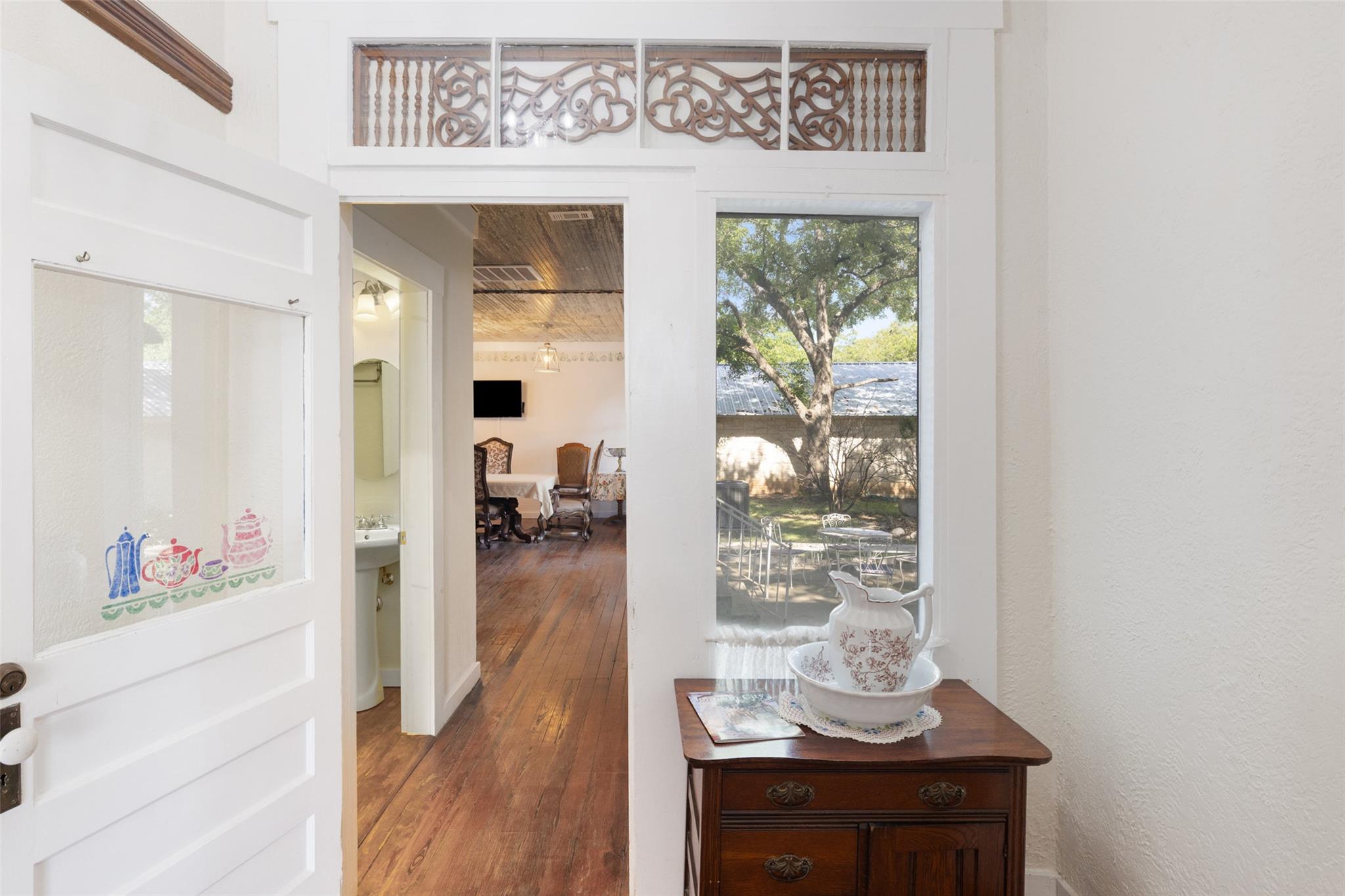 201 N Nugent Ave, Johnson City, TX 78636