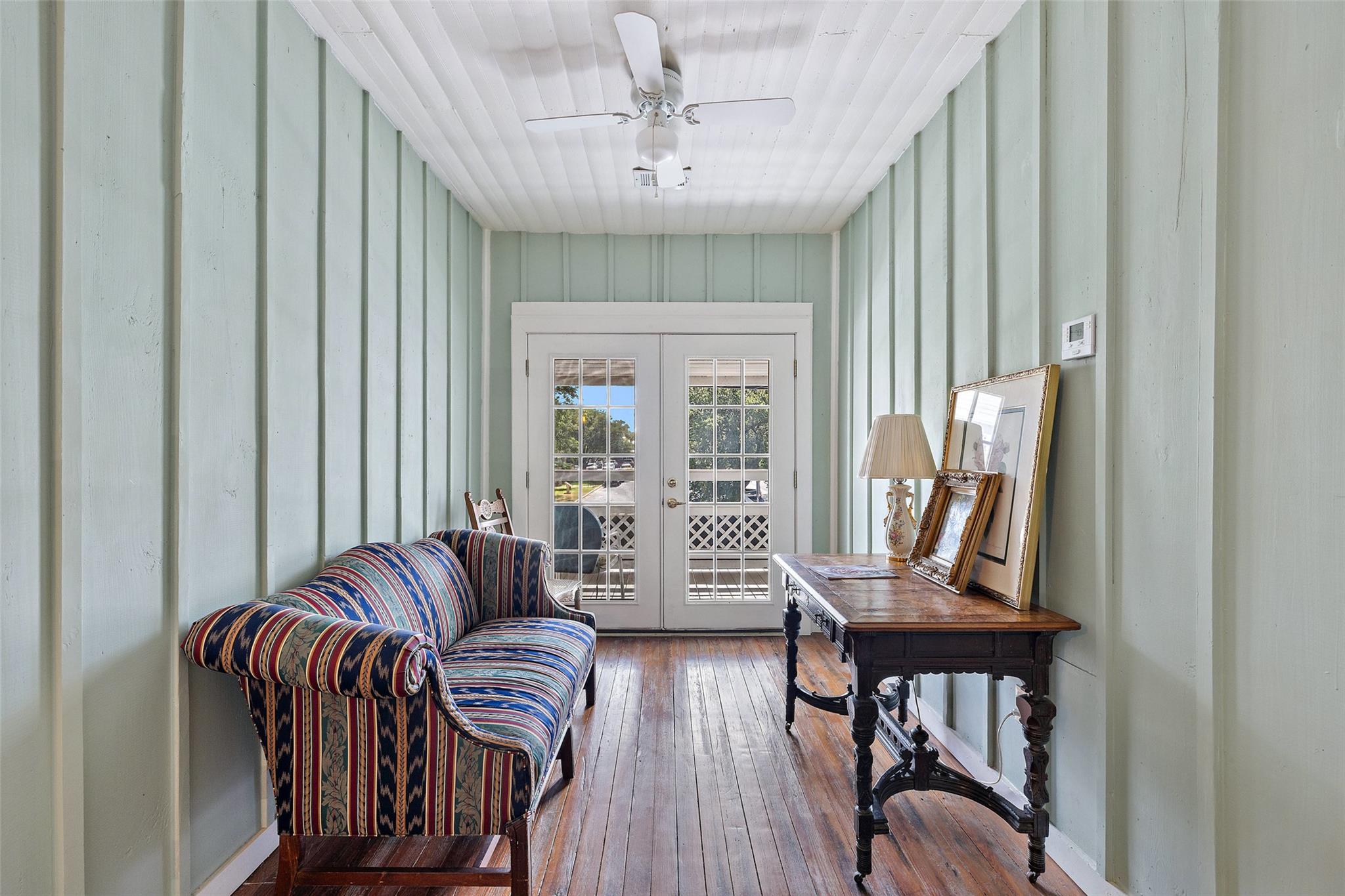 201 N Nugent Ave, Johnson City, TX 78636