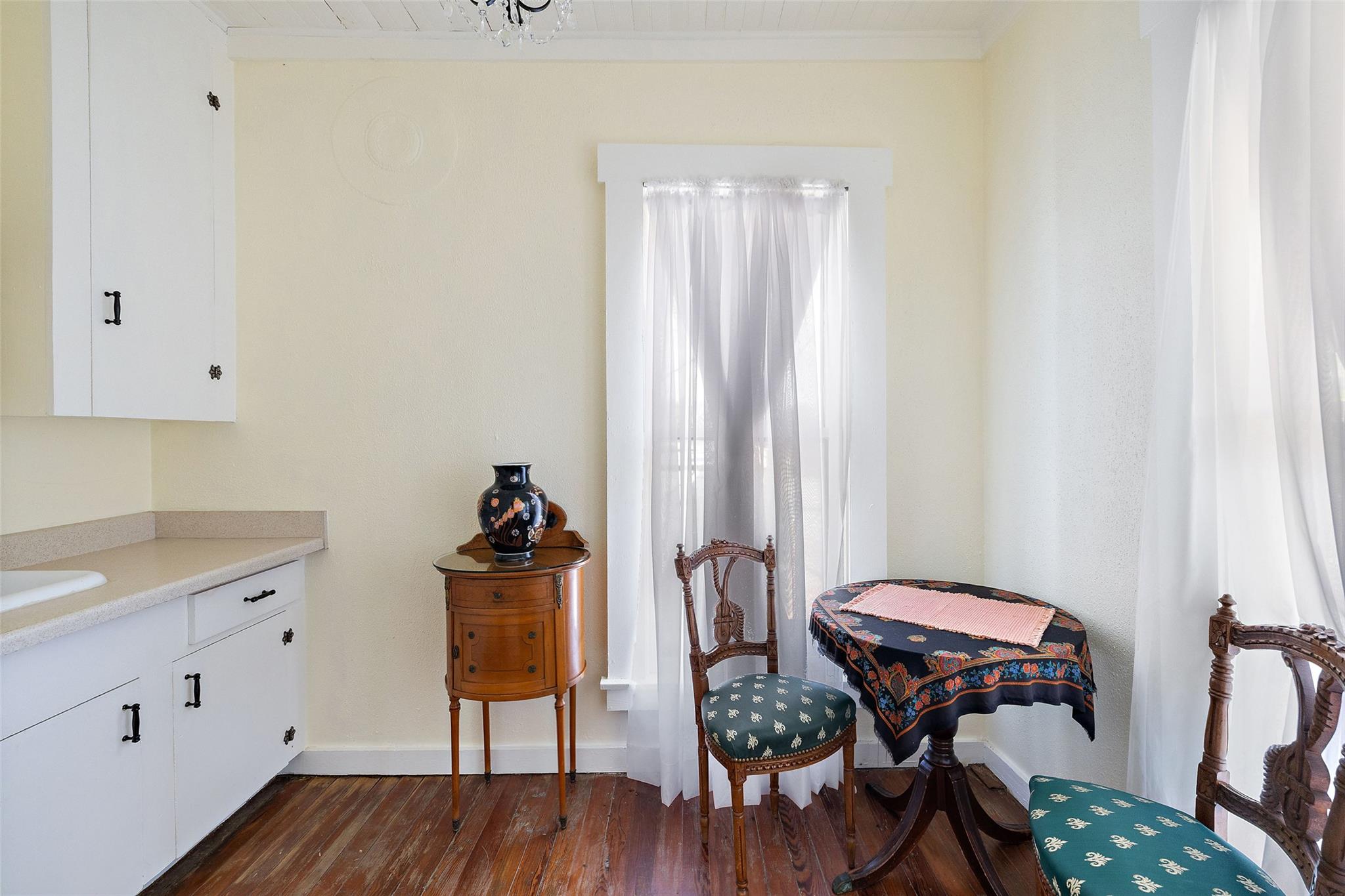 201 N Nugent Ave, Johnson City, TX 78636