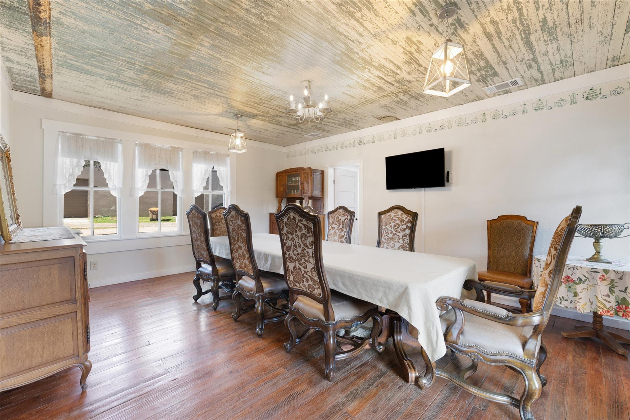 201 N Nugent Ave, Johnson City, TX 78636