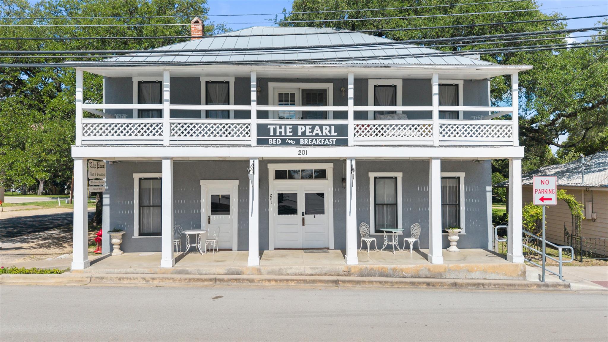 201 N Nugent Ave, Johnson City, TX 78636