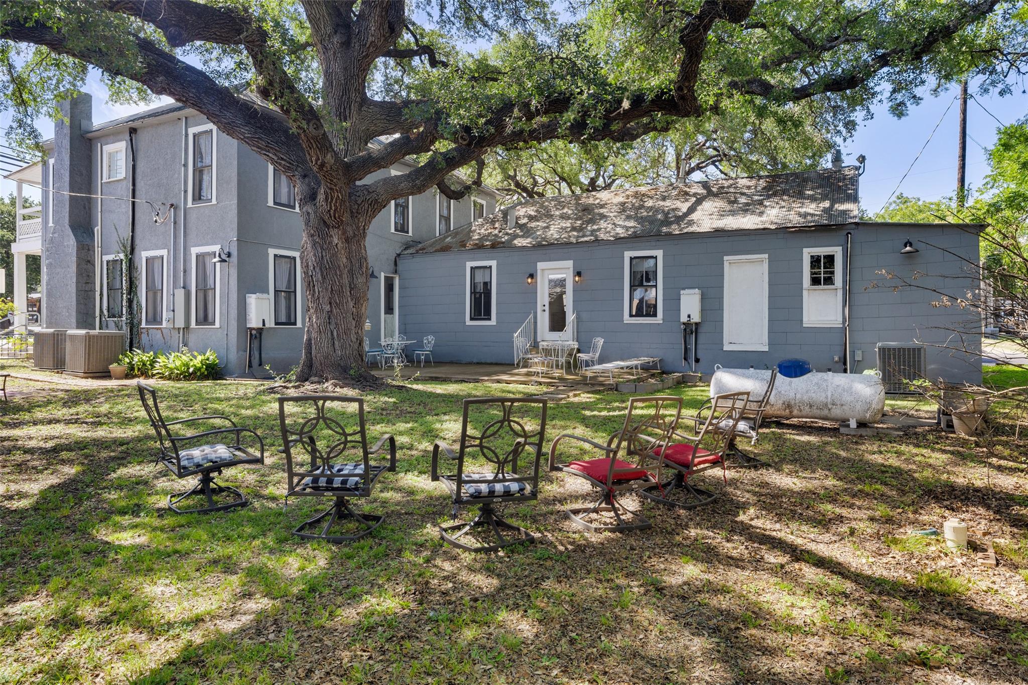 201 N Nugent Ave, Johnson City, TX 78636