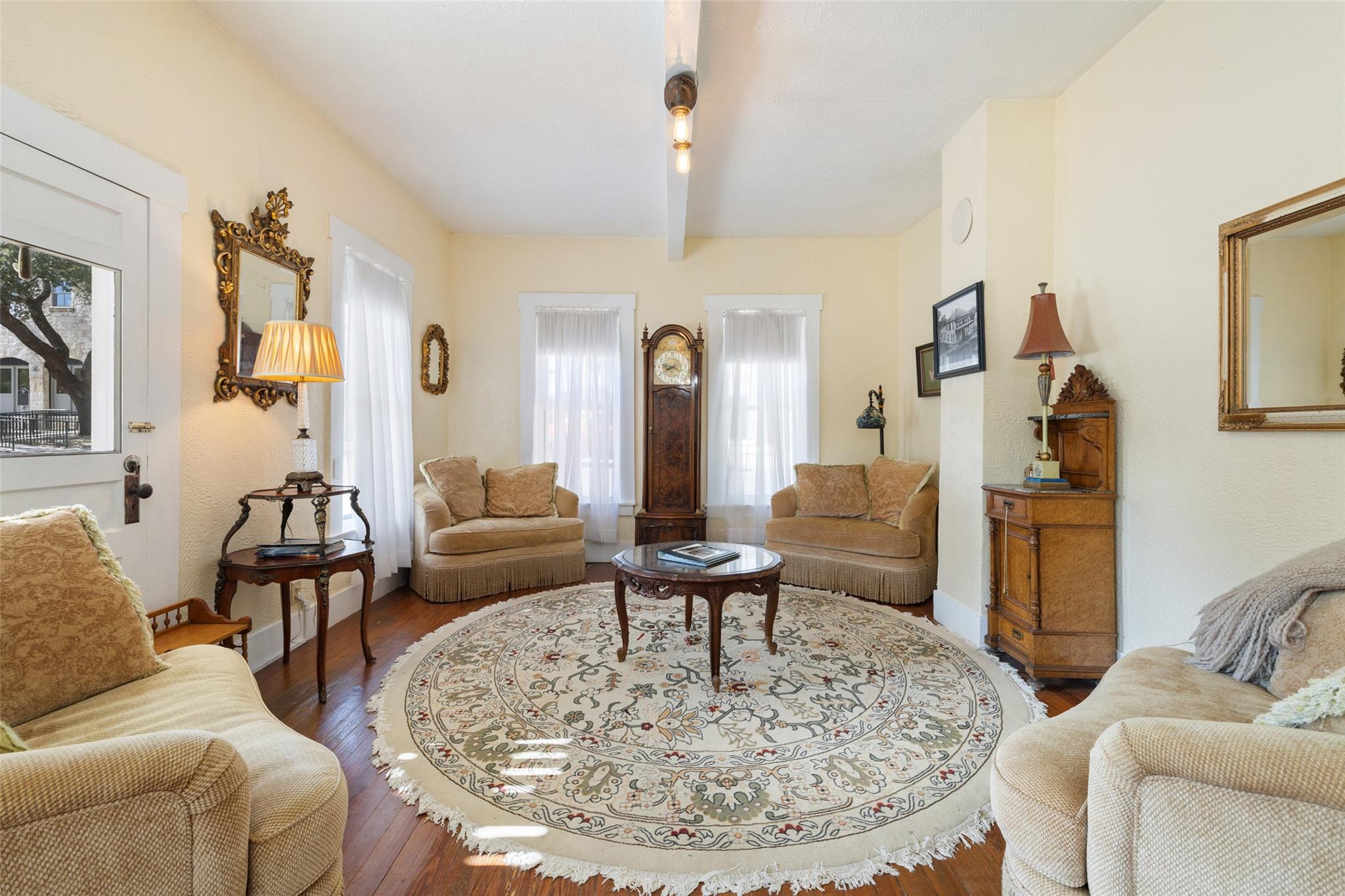 201 N Nugent Ave, Johnson City, TX 78636