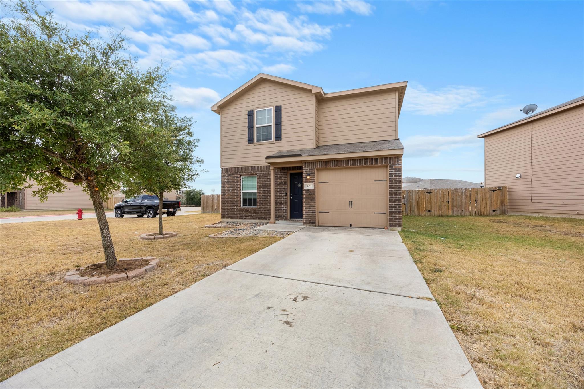 201 Yearwood Ln, Jarrell, TX 76537