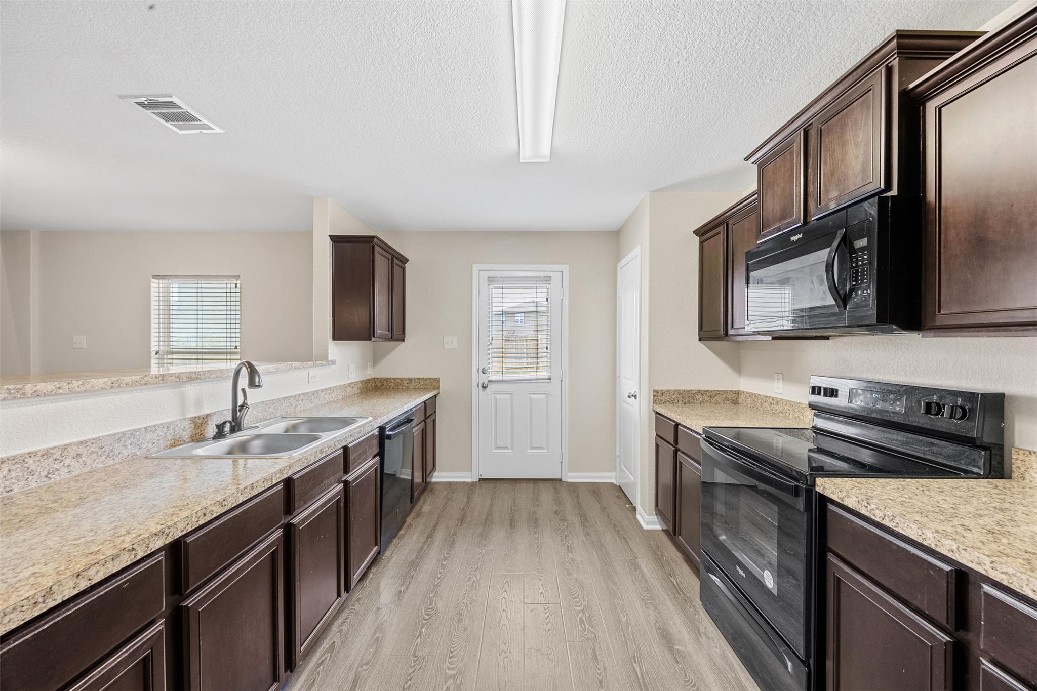 201 Yearwood Ln, Jarrell, TX 76537