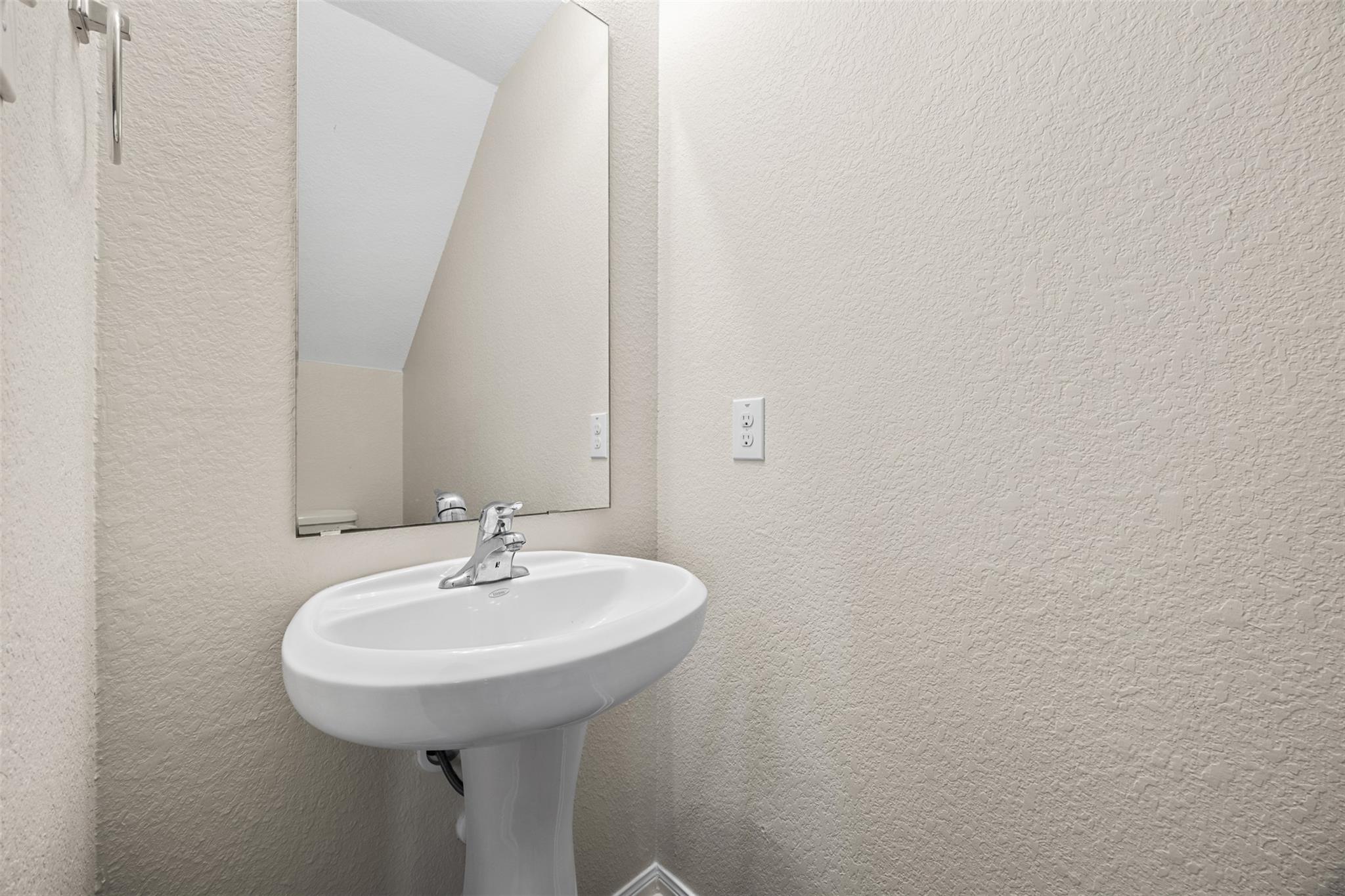 201 Yearwood Ln, Jarrell, TX 76537