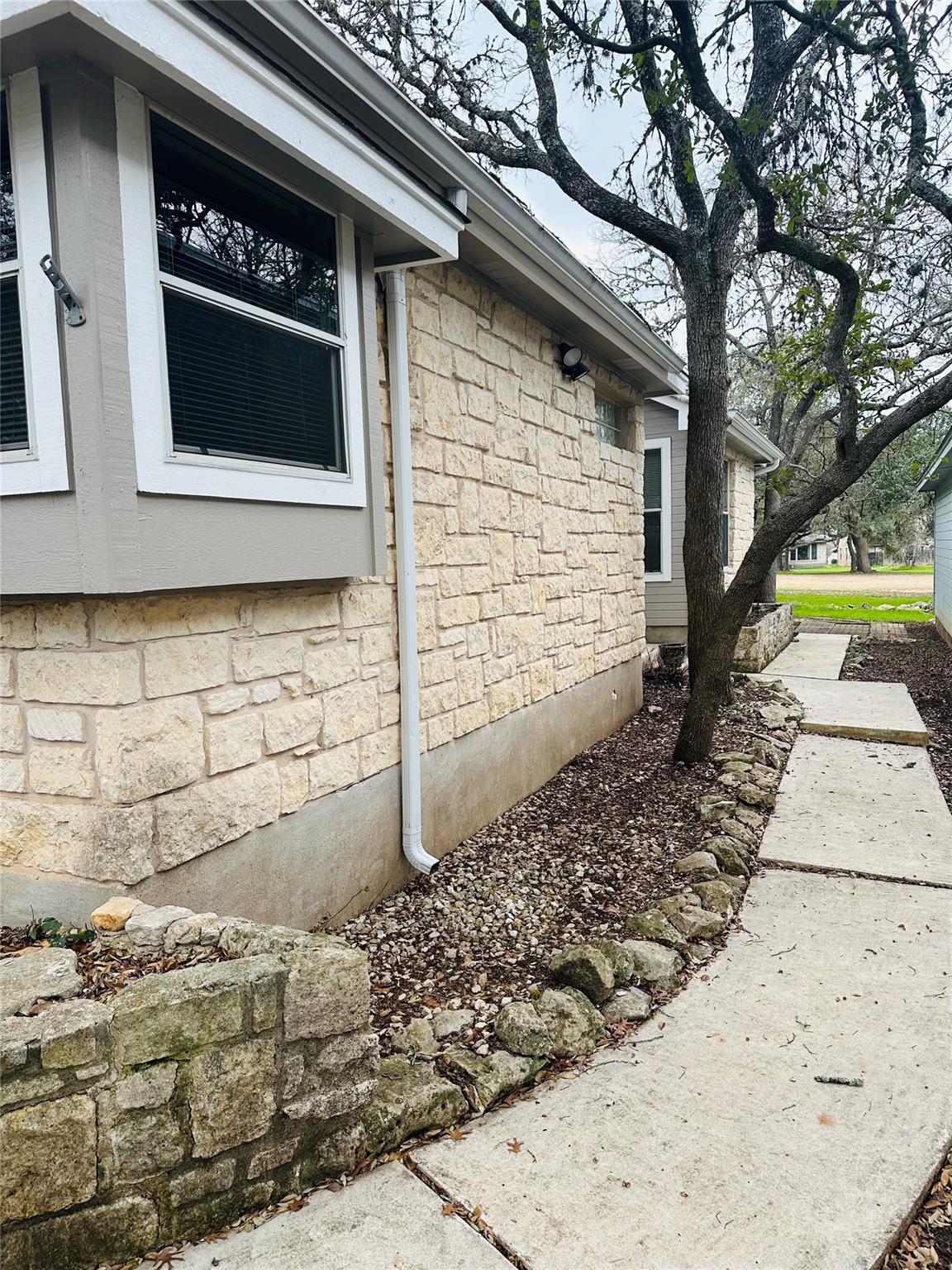 27 Par View Dr, Wimberley, TX 78676