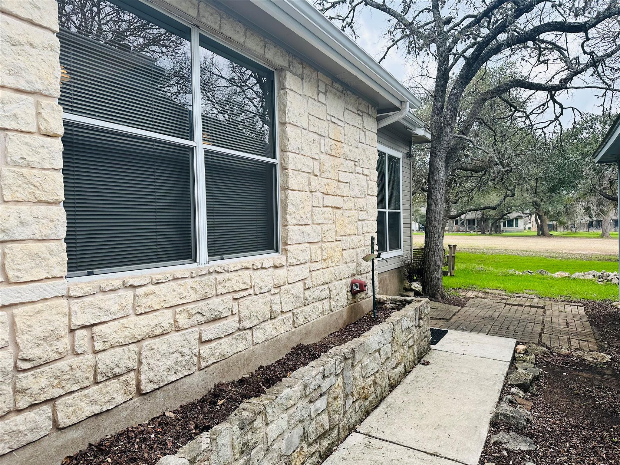 27 Par View Dr, Wimberley, TX 78676